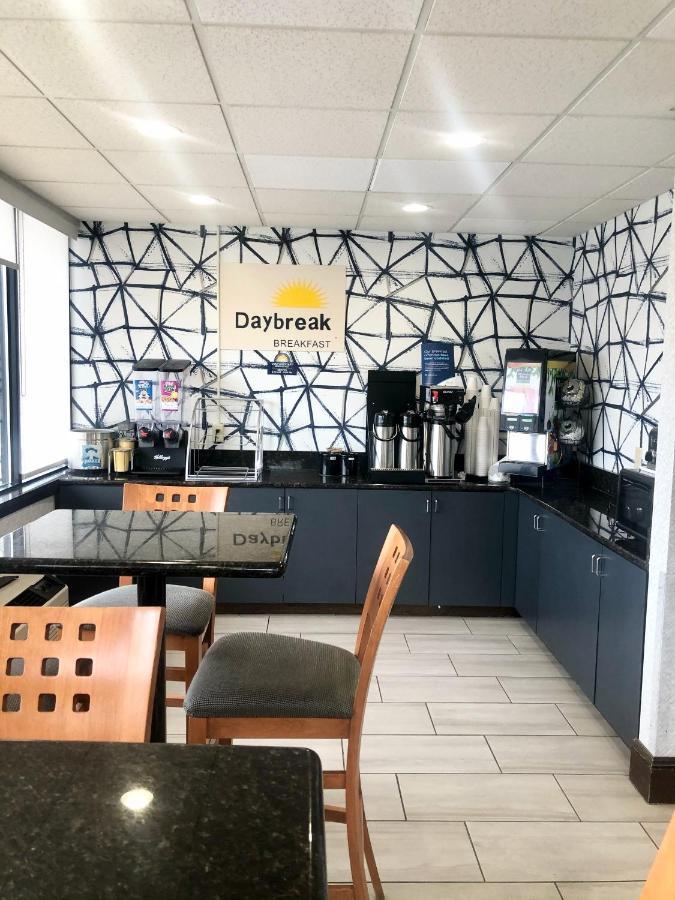 Days Inn By Wyndham Asheville Downtown North Woodfin Exterior photo