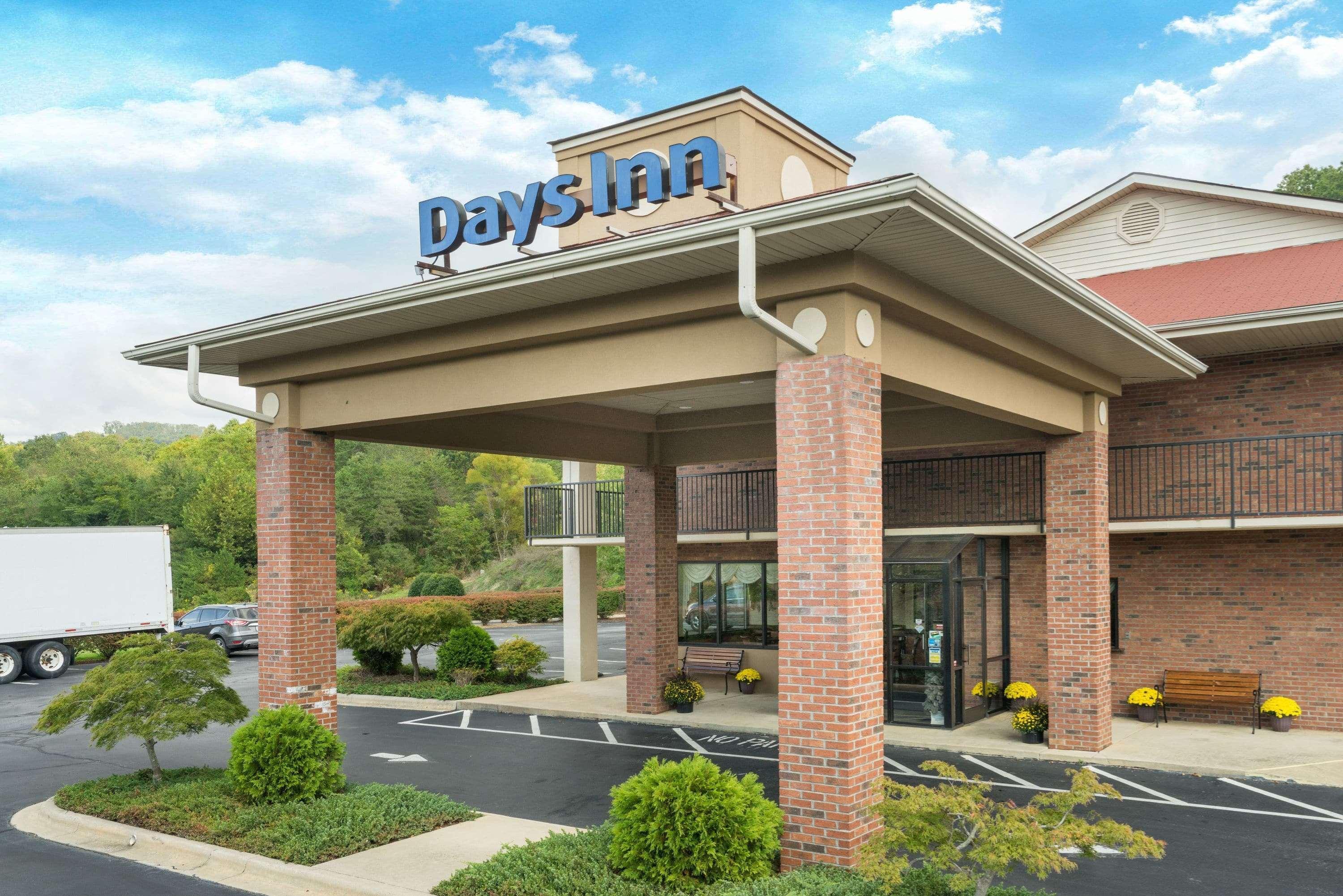Days Inn By Wyndham Asheville Downtown North Woodfin Exterior photo