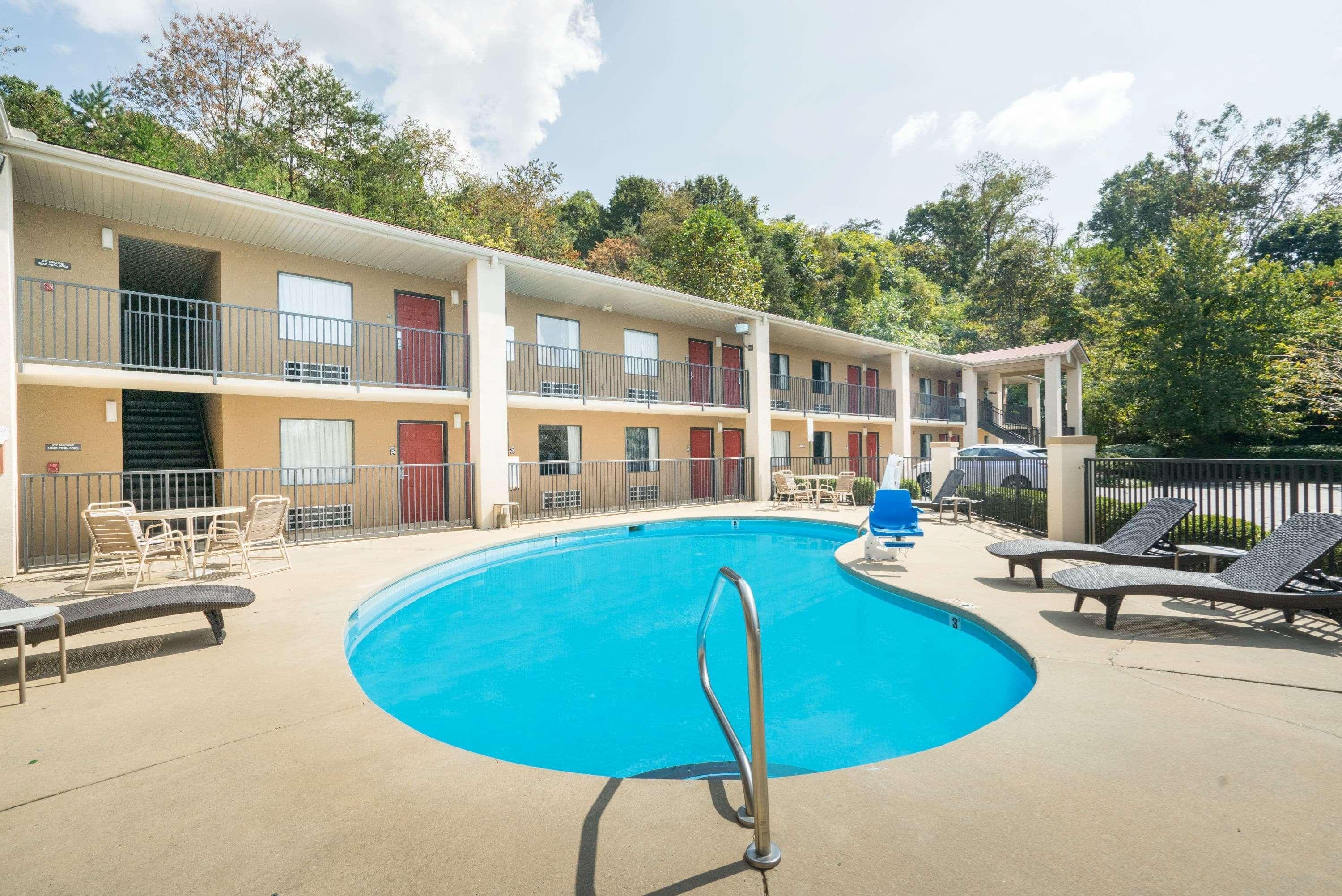 Days Inn By Wyndham Asheville Downtown North Woodfin Exterior photo