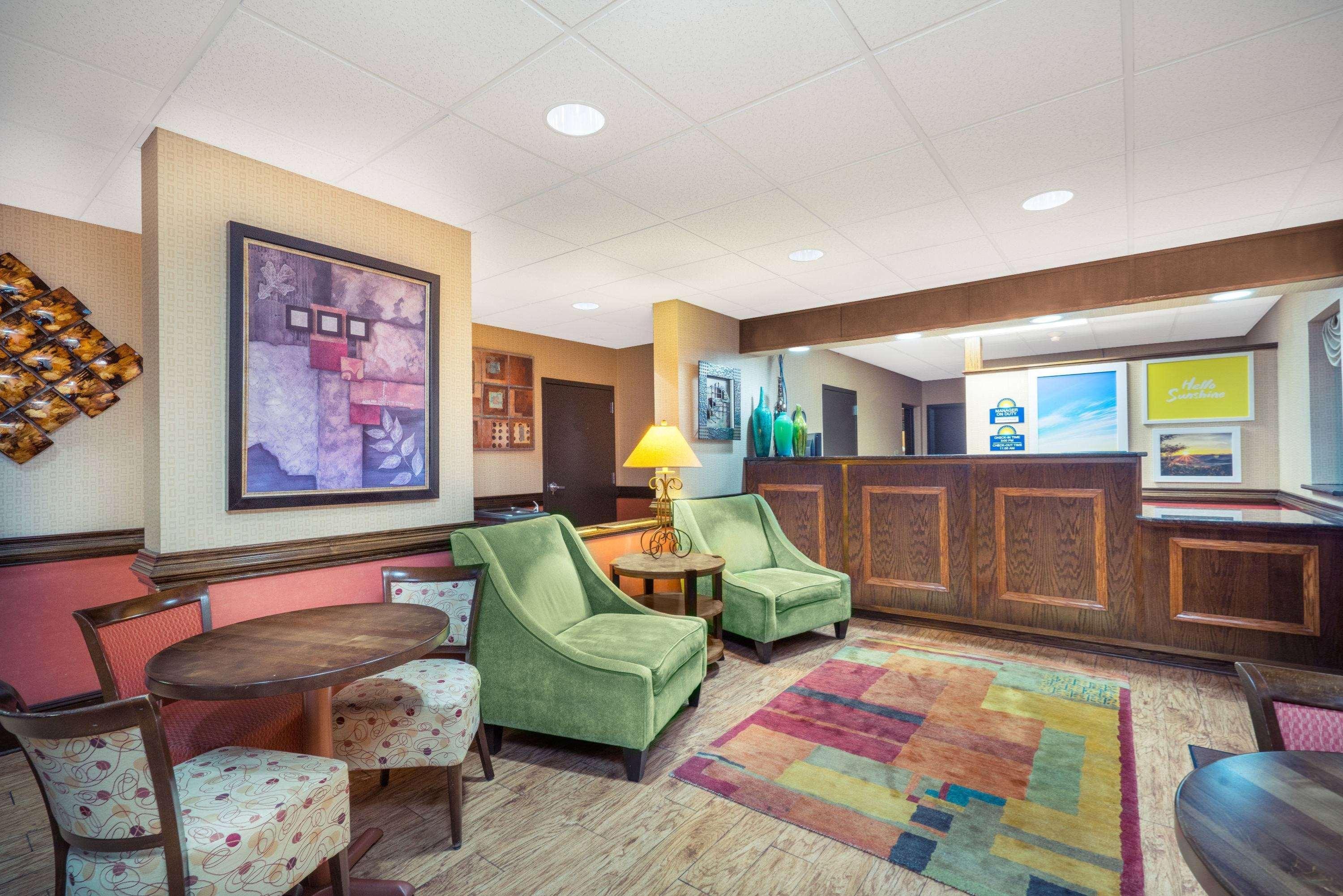 Days Inn By Wyndham Asheville Downtown North Woodfin Exterior photo